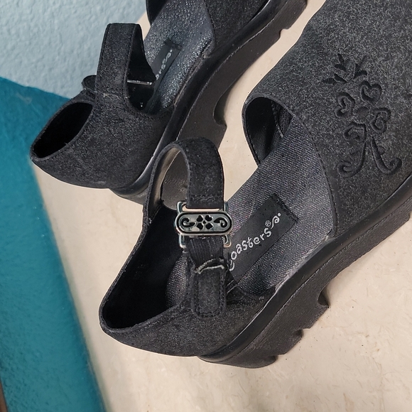 Girl's Dress Shoes with Chunky Heel - Picture 3 of 7